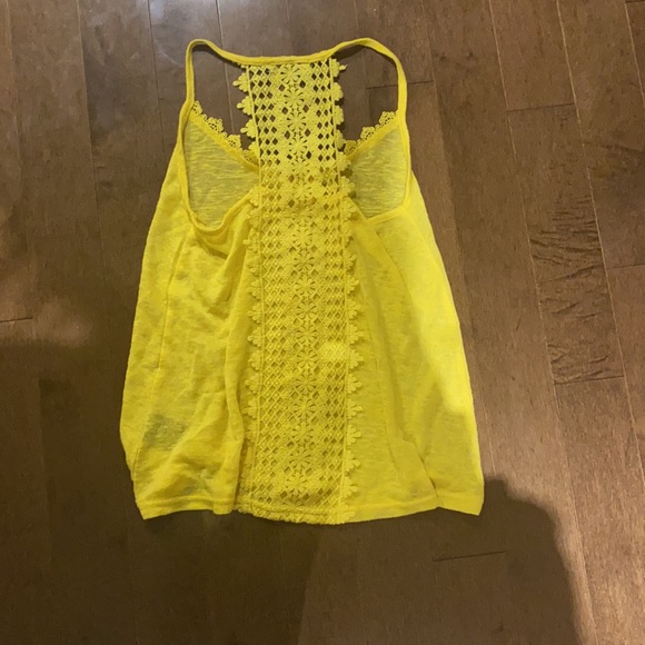 Light yellow tank for the summer - Picture 3 of 3
